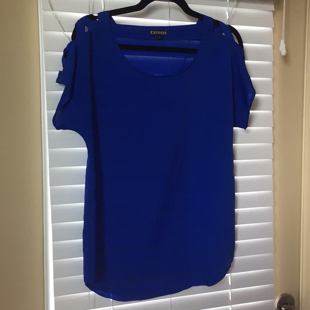 Express Blouse with shoulder cutouts